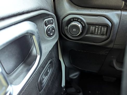 Used 2020 Jeep Wrangler Unlimited Sahara AWD/4WD image 21