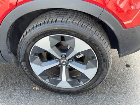 Certified 2025 Volvo XC40 B5 Plus image 8