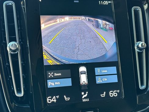 Used 2021 Volvo XC40 T5 Momentum w/ Premium Package image 27