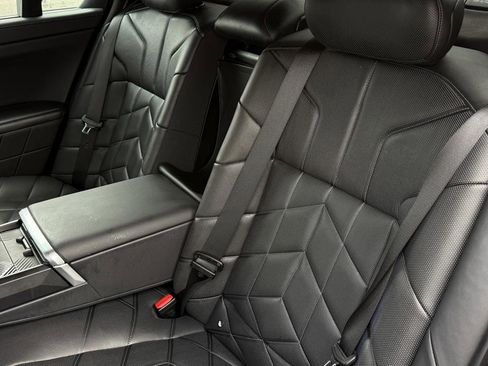 Used 2023 BMW 760i xDrive w/ Executive Package image 35