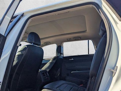 Used 2022 Volkswagen Atlas SEL Premium image 13