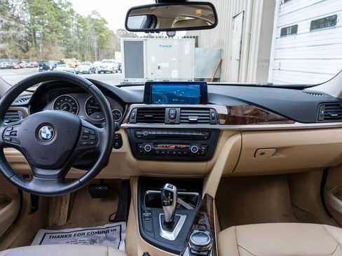 Used 2014 BMW 320i Sedan image 17
