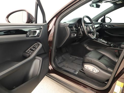 Used 2023 Porsche Macan Turbo image 14