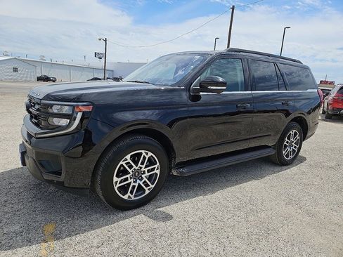 Used 2025 Ford Expedition Active AWD/4WD image 2
