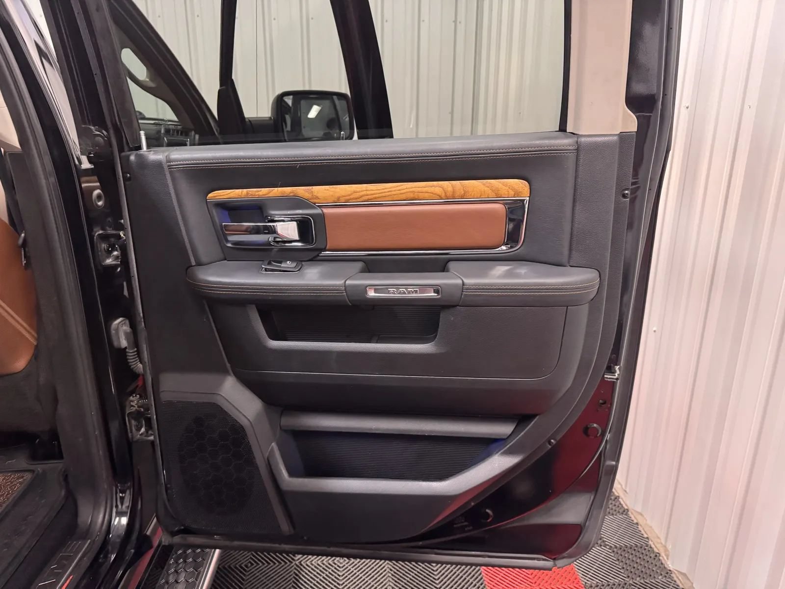 Used 2013 RAM 1500 Laramie Longhorn w/ Convenience Group AWD/4WD image 40