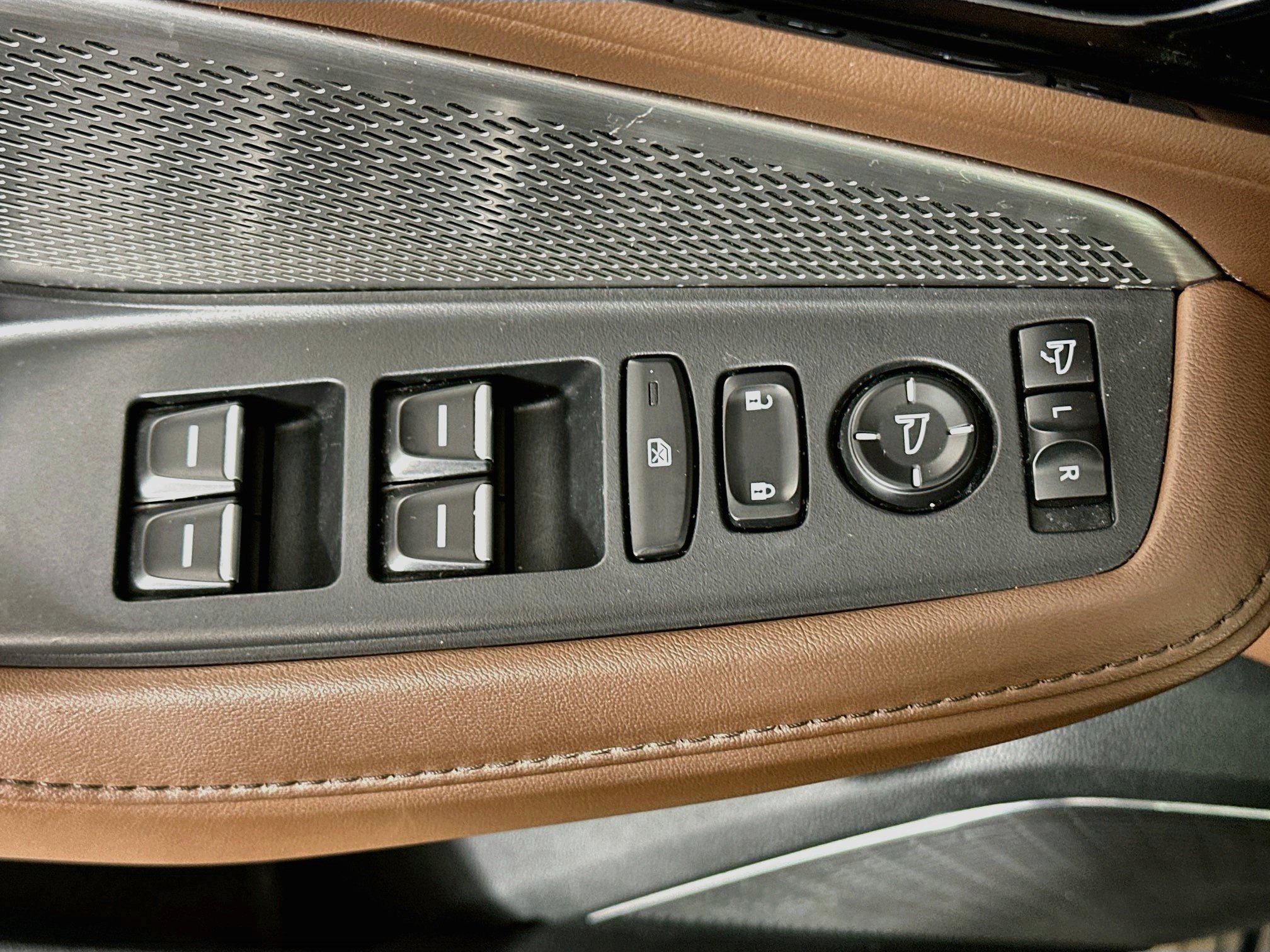 Used 2023 Acura MDX w/ Technology Package FWD image 15