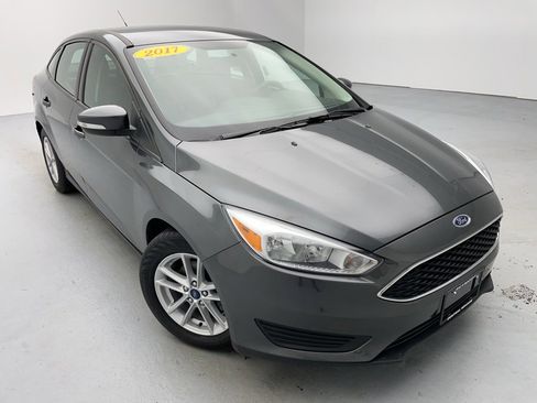 Used 2017 Ford Focus SE image 3