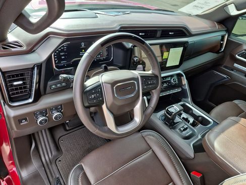 Used 2024 GMC Sierra 1500 Denali AWD/4WD image 10