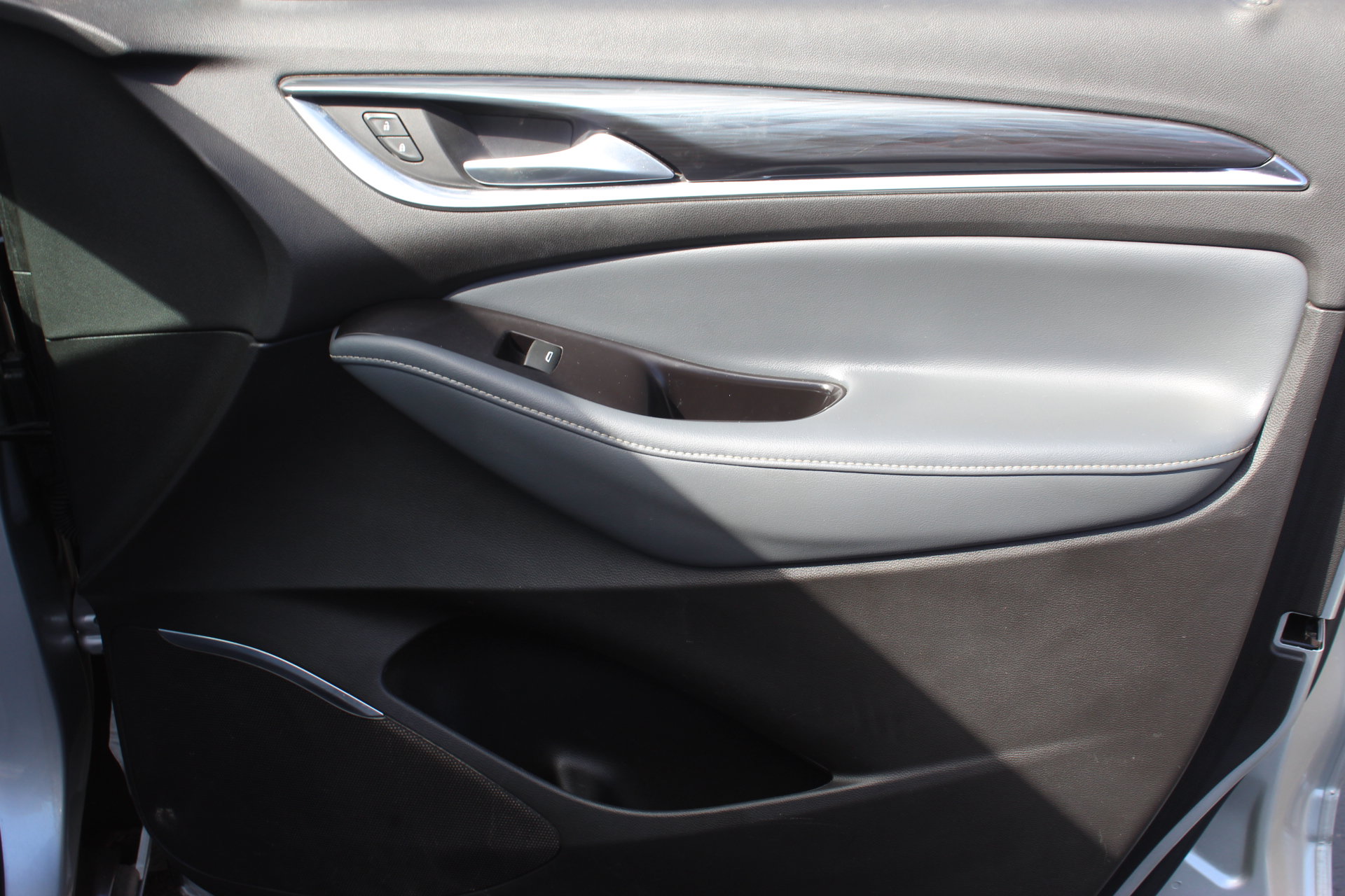 Used 2020 Buick Enclave Essence FWD image 33