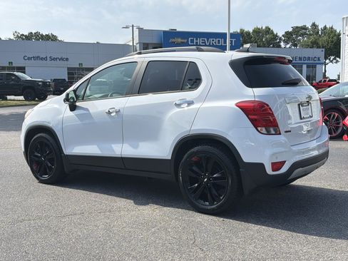 Used 2019 Chevrolet Trax LT w/ Sun & Sound Package FWD image 18