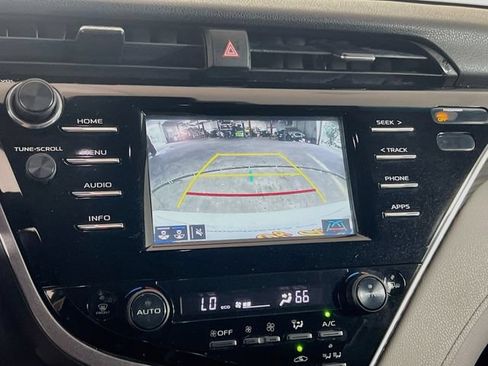 Used 2018 Toyota Camry XLE FWD image 17