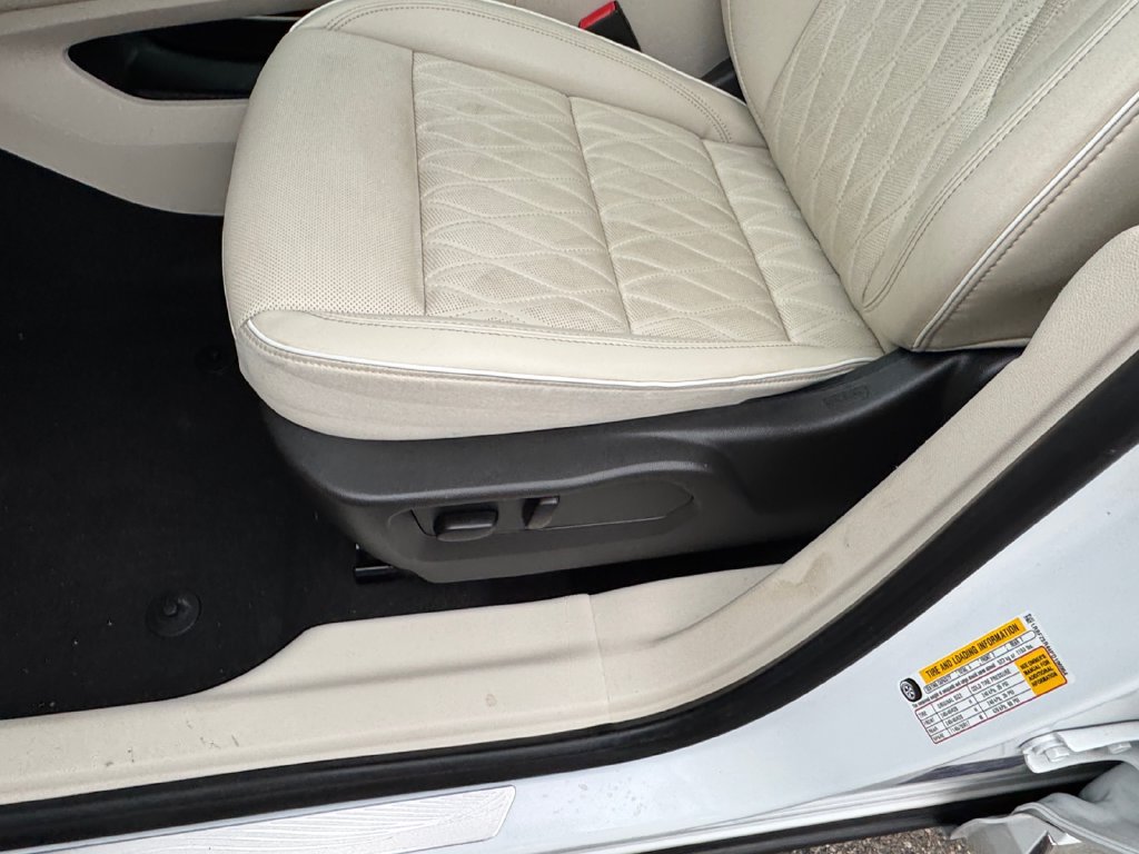 Used 2023 Buick Envision Avenir AWD/4WD image 17