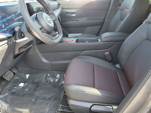 New 2026 Nissan Kicks SR w/ SR Premium Package FWD image 10