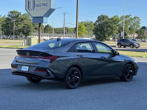 Used 2026 Hyundai Elantra Sport FWD image 4