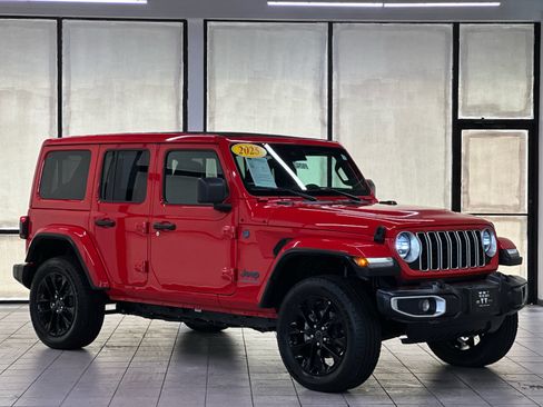 Used 2025 Jeep Wrangler Unlimited Sahara w/ Safety Group AWD/4WD image 1