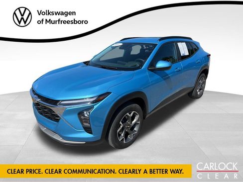 Used 2025 Chevrolet Trax LT w/ Driver Confidence Package FWD image 1