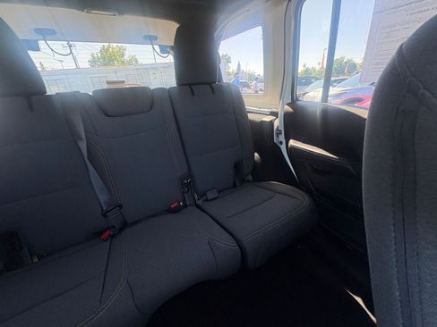 Used 2025 Jeep Wrangler Unlimited Sahara AWD/4WD image 36