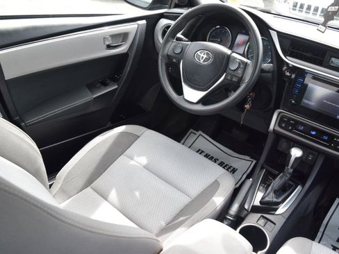 Used 2019 Toyota Corolla LE FWD image 13