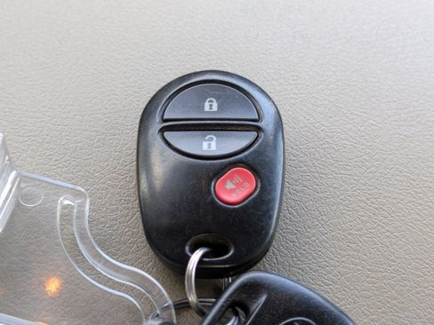 Used 2012 Toyota Tundra 4x4 Double Cab image 32