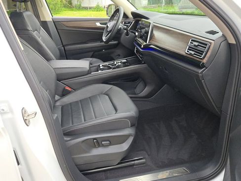 Used 2024 Volkswagen Atlas SEL AWD/4WD image 6