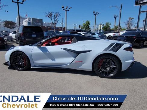 Used 2023 Chevrolet Corvette Z06 w/ Z07 Performance Package image 2