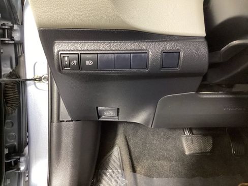 Used 2020 Toyota Corolla LE FWD image 14
