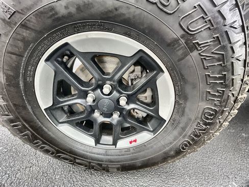 Used 2018 Jeep Wrangler Unlimited Rubicon AWD/4WD image 32