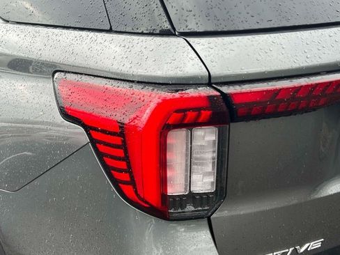 Used 2026 Ford Explorer Active AWD/4WD image 11