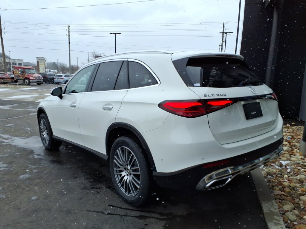 Used 2026 Mercedes-Benz GLC 300 4MATIC image 4