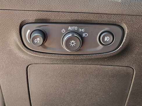 Used 2023 Buick Encore GX Essence w/ Experience Buick Package FWD image 21