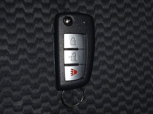 Used 2020 Nissan Rogue Sport S FWD image 32