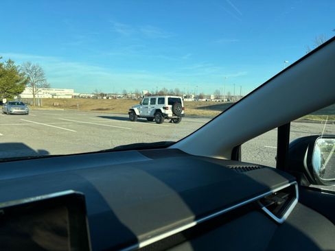 Used 2025 Toyota Corolla LE image 34