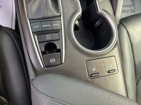 Used 2022 Toyota Camry XLE image 13
