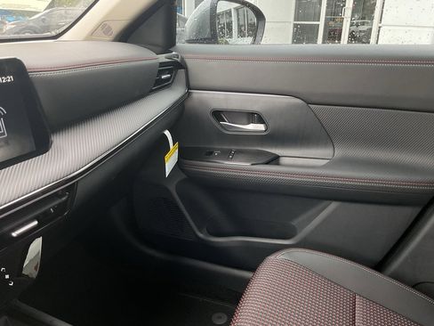 New 2025 Nissan Kicks SR image 37