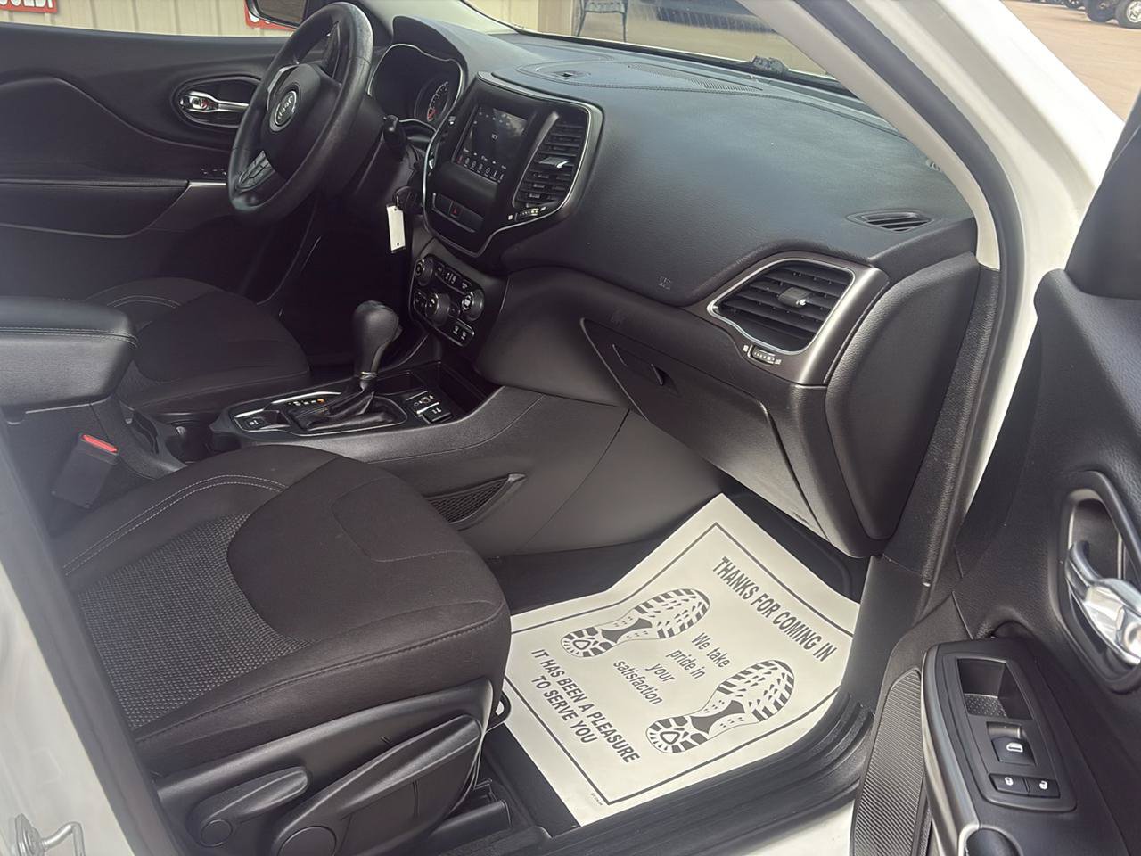 Used 2020 Jeep Cherokee Latitude FWD image 14