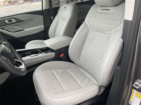 Used 2025 Ford Explorer Platinum w/ LUX Leather Package image 11