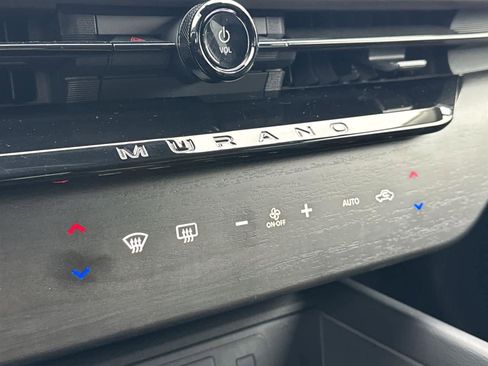 Used 2025 Nissan Murano SV image 31