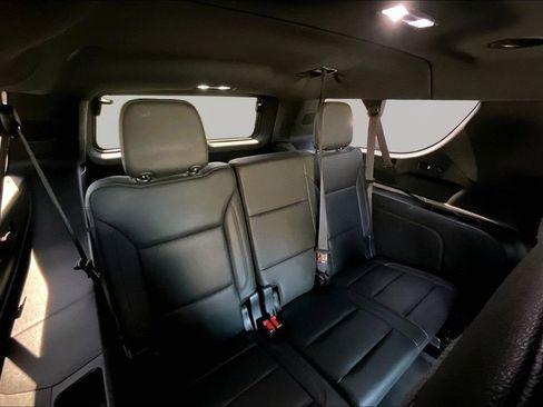 Used 2022 Chevrolet Suburban LT w/ Luxury Package image 29