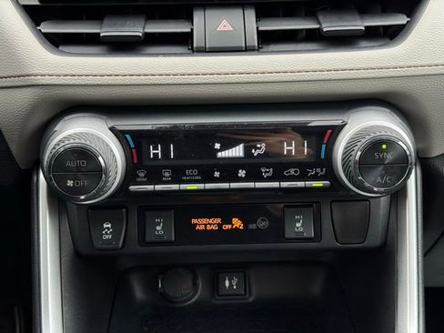 Used 2019 Toyota RAV4 XLE w/ Convenience Package image 13