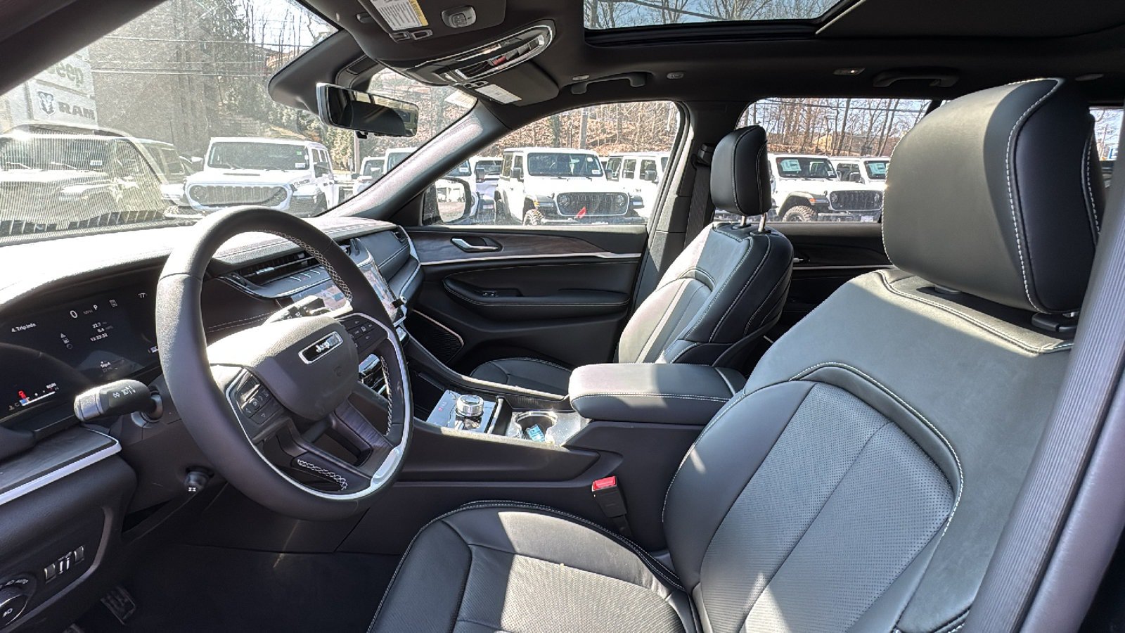 New 2026 Jeep Grand Cherokee Limited AWD/4WD image 11