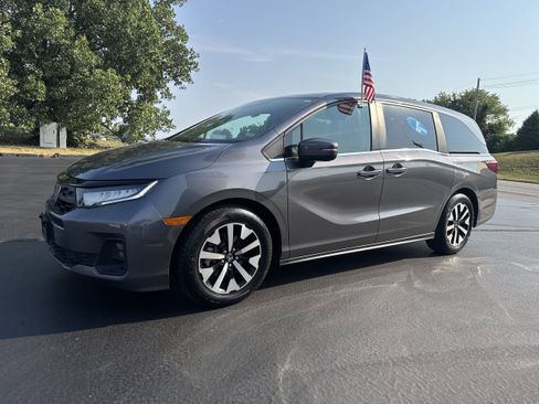 Used 2025 Honda Odyssey EX-L image 2