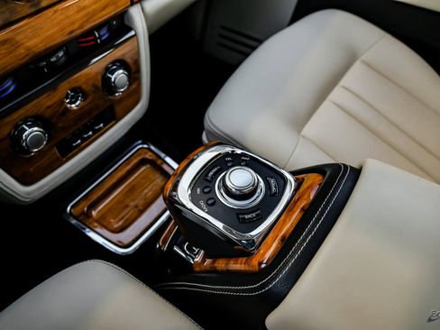 Used 2014 Rolls-Royce Phantom Sedan image 48