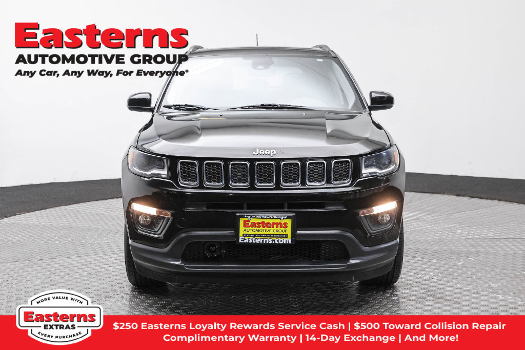 Used 2018 Jeep Compass Latitude w/ Popular Equipment Group AWD/4WD image 3