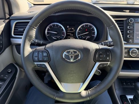 Used 2019 Toyota Highlander Limited image 13