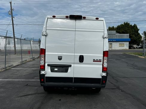 Used 2022 RAM ProMaster 2500 w/ Safety Group FWD image 5