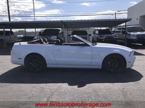 Used 2014 Ford Mustang Convertible RWD image 3