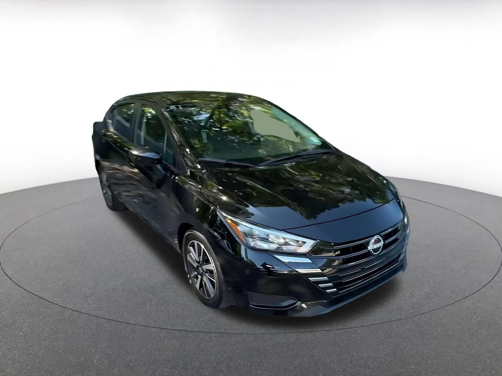 Used 2025 Nissan Versa SV FWD image 2