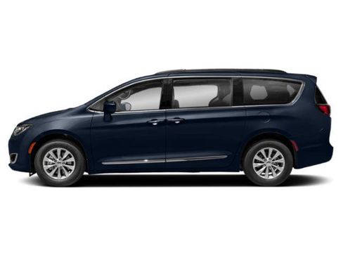 Used 2018 Chrysler Pacifica Touring Plus w/ Tire & Wheel Group FWD image 3