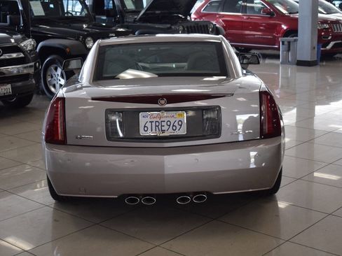 Used 2005 Cadillac XLR RWD image 23