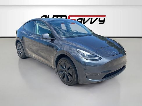 Used 2024 Tesla Model Y Long Range RWD image 1